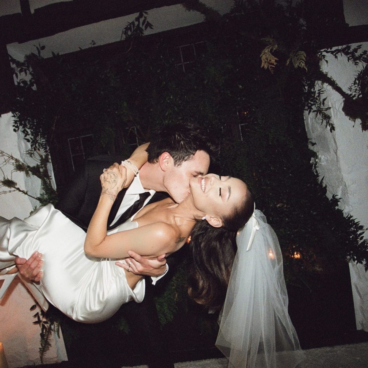 25+ Unbelievable Celebrity Wedding Details and Secrets