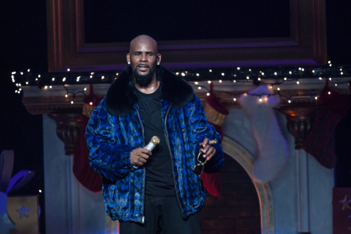 R. Kelly Faces Charges For Tape Of Him Sexually Abusing And Urinating On 14-Year-Old Girl