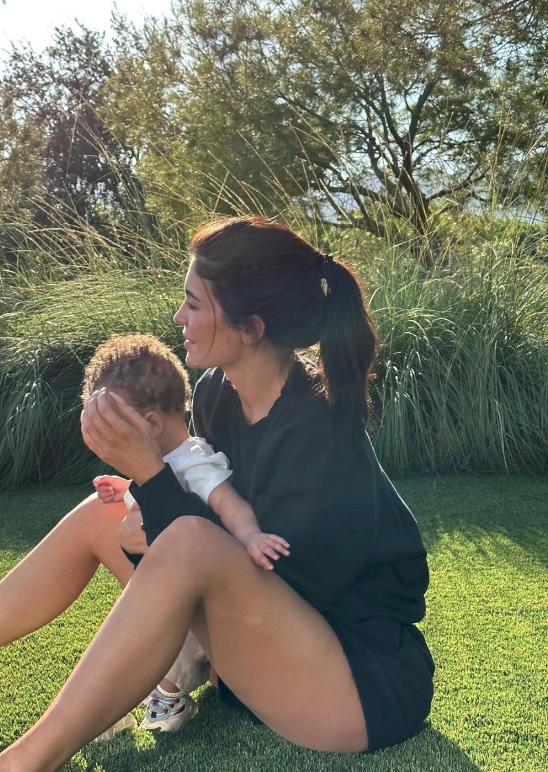 Kylie Jenner Share Photos of Son Whose Name Shall Not Be Known | Kylie Jenner has done a great job of keeping her son out of the spotlight over the past 10 months, but she finally shared some new photos of him.