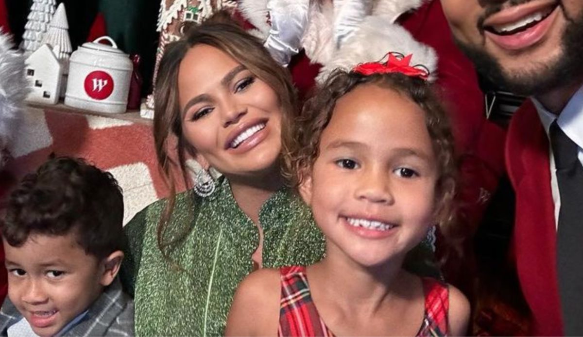 Chrissy Teigen Shares New Photo and Details of Her 7-Day-Old Newborn | Several days after John Legend revealed that he and his wife, Chrissy Teigen, welcomed their newborn baby into the world, the happy family of five is sharing more information!