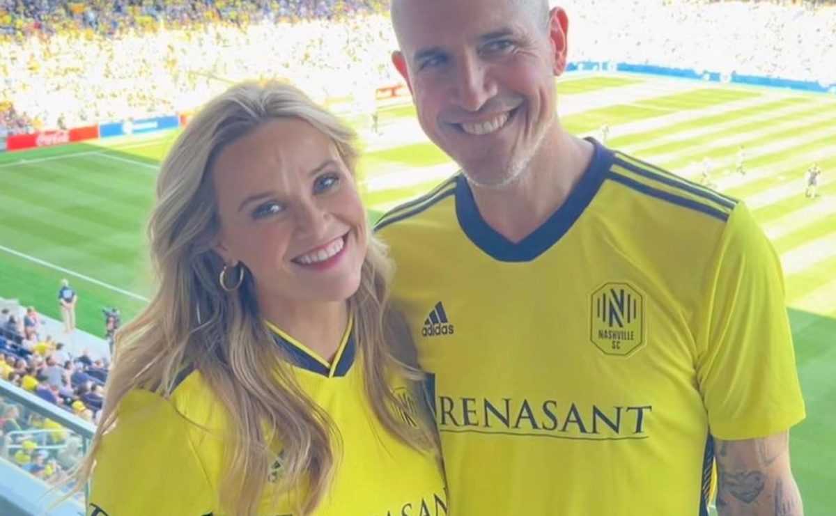 Reese Witherspoon Officially Files for Divorce as She Announces Reason For Separation | Almost two weeks after initially announcing her divorce from her husband, Reese Witherspoon has officially filed for divorce.