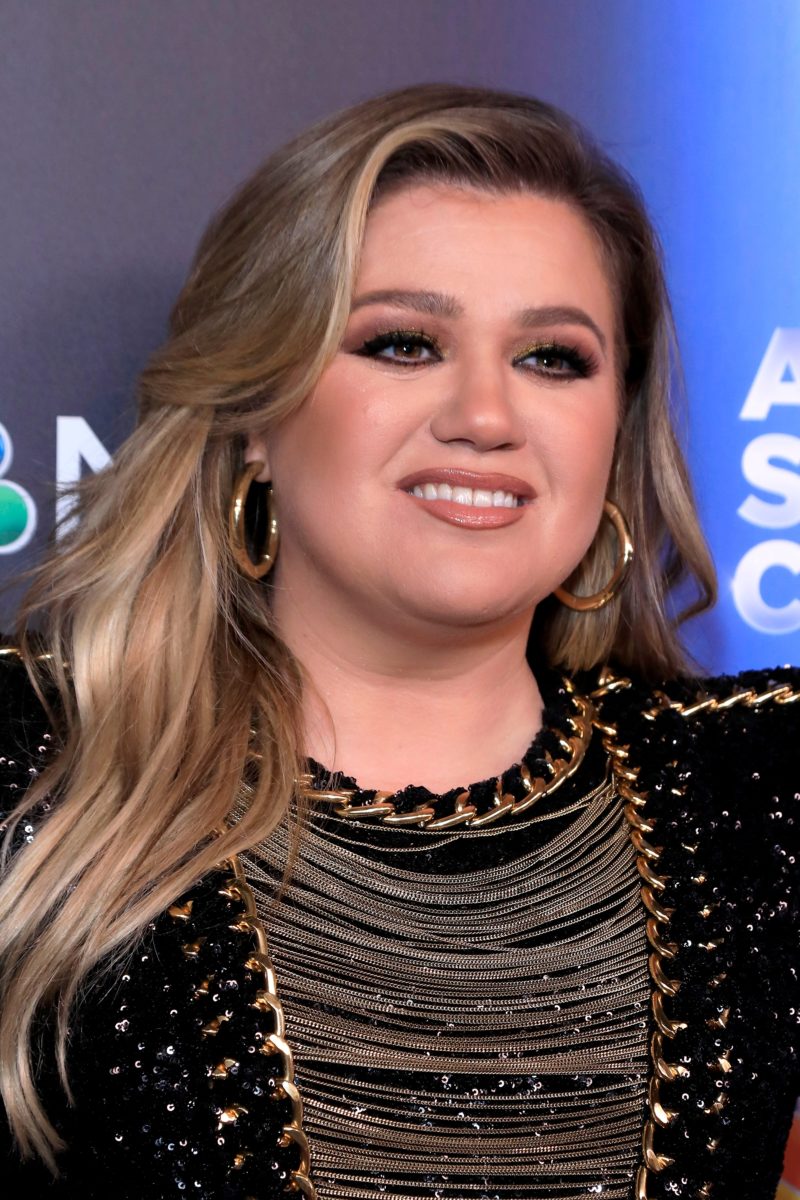 Kelly Clarkson Makes Headlines Again After Revealing What She Doesn't Let Her Children Have | In a 2018 interview, Kelly Clarkson revealed that she spanks her daughter whenever she misbehaves -- comments that continue to haunt her to this day.