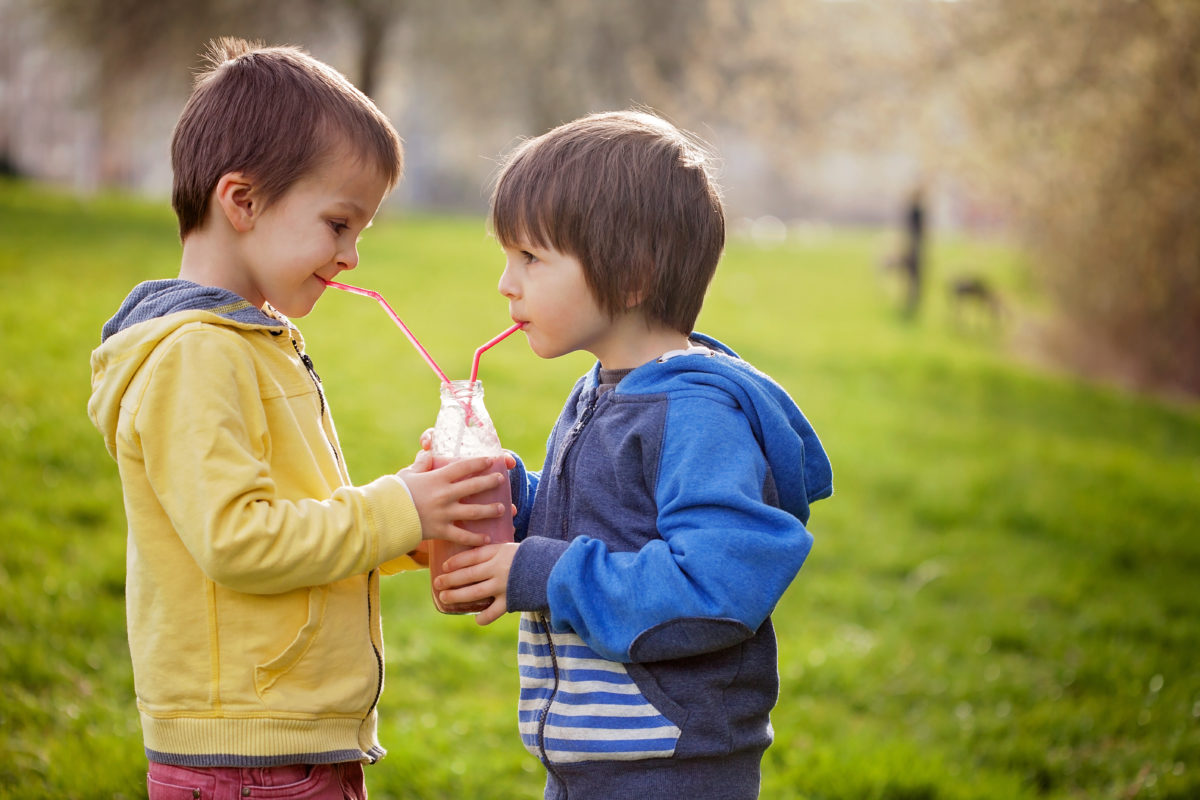 Easy Smoothie Recipes You and Your Kid Will LOVE | These smoothie recipes can offer a convenient and appealing way to add a variety of fruits and vegetables to your child’s daily diet, but use them sparingly!