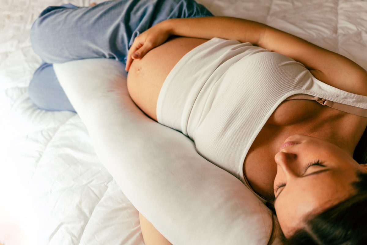 Pregnancy Pillows: What Are They & Do They Work? | Everyone is unique and will respond differently to different things, but most mothers agree that pregnancy pillows are a lifesaver come nighttime – and that’s especially true during your second and third trimesters. 