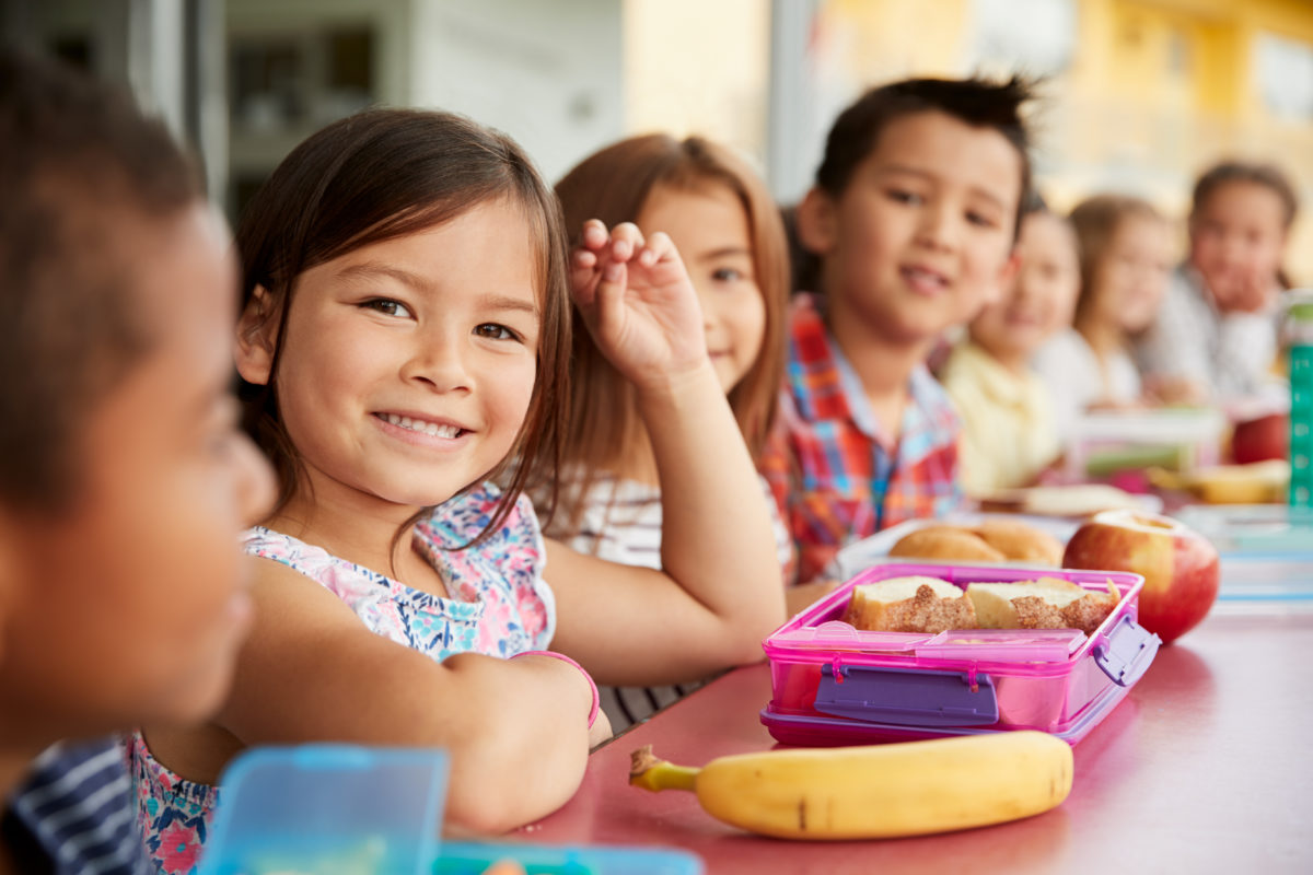 Quick, Easy, & Healthy Lunch Ideas for Toddlers | Welcome back to another edition of Answers by Mamas Uncut. Today’s topic comes from one of our loyal readers (a mama, just like you) who finds herself in quite a predicament when lunchtime rolls around.