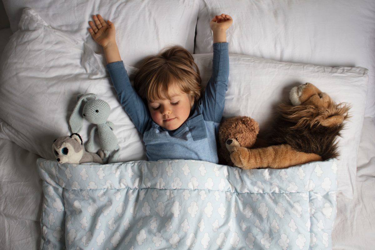 How to Get My Daughter to Sleep In Her Own Bed | Are bedtime power struggles getting in the way of you or your child’s beauty sleep? Does your child refuse to go to bed when you tell them to? Is your child not understanding the importance of sleep? 