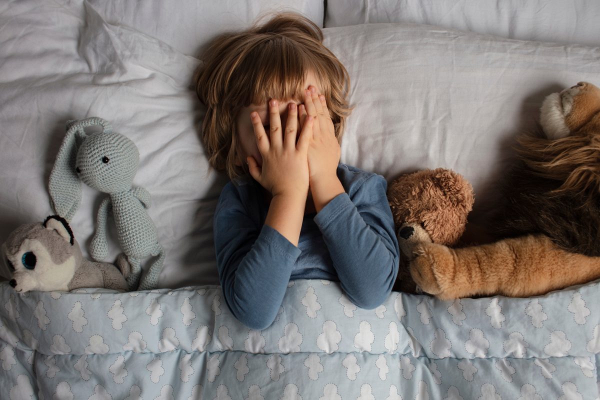 How to Get My Daughter to Sleep In Her Own Bed | Are bedtime power struggles getting in the way of you or your child’s beauty sleep? Does your child refuse to go to bed when you tell them to? Is your child not understanding the importance of sleep? 