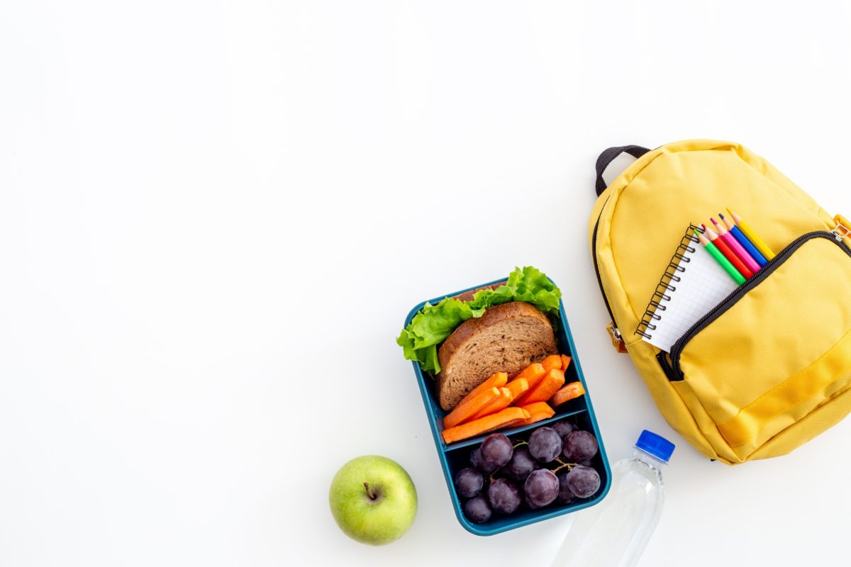 Quick, Easy, & Healthy Lunch Ideas for Toddlers | Welcome back to another edition of Answers by Mamas Uncut. Today’s topic comes from one of our loyal readers (a mama, just like you) who finds herself in quite a predicament when lunchtime rolls around.