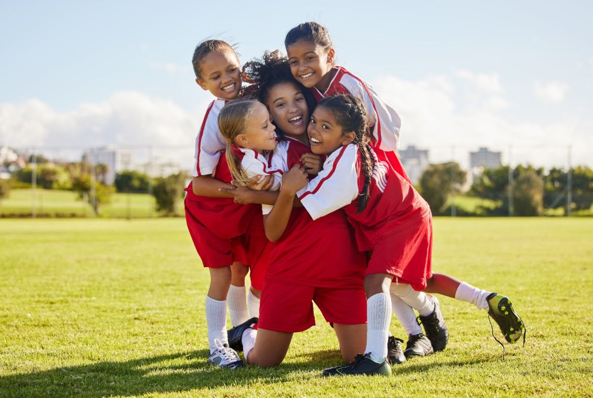 Quick, Easy, & Healthy Team Snack Ideas for Youth Sports | One of the hottest debates among sports parents today is whether or not team snacks are necessary in youth sports – and if they are, what types of snacks parents should bring to share with their child’s team. 