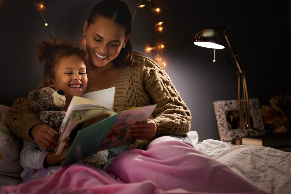 How to Get My Daughter to Sleep In Her Own Bed | Are bedtime power struggles getting in the way of you or your child’s beauty sleep? Does your child refuse to go to bed when you tell them to? Is your child not understanding the importance of sleep? 