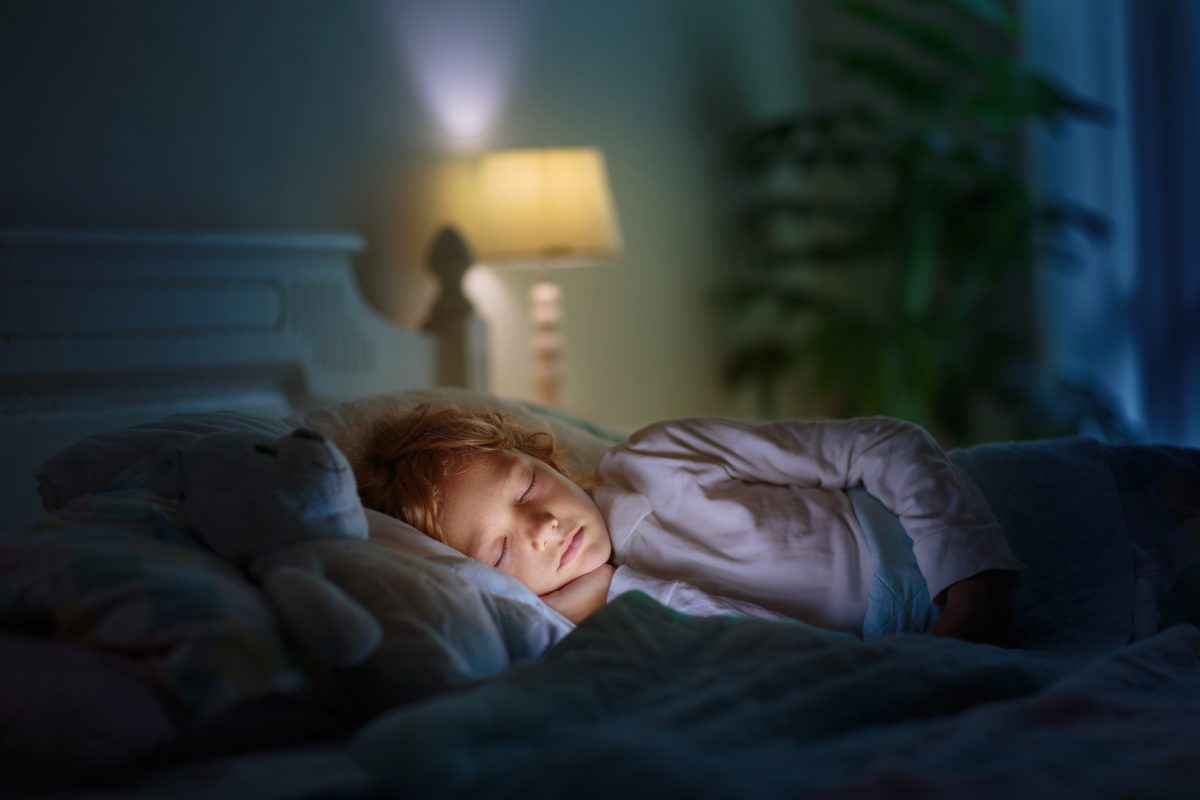 How to Get My Daughter to Sleep In Her Own Bed | Are bedtime power struggles getting in the way of you or your child’s beauty sleep? Does your child refuse to go to bed when you tell them to? Is your child not understanding the importance of sleep? 