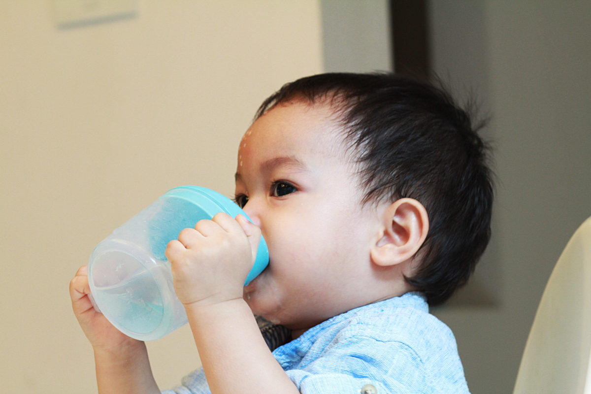 Why, When, and How to Teach Your Child to Use a Sippy Cup | Of all the milestones your baby will hit in the first few years of their life, the transition from a bottle to a sippy cup is one of the first – and, believe it or not, one of the most important to their overall well-being.